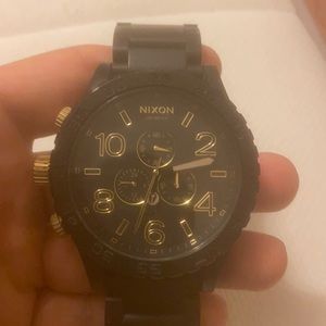 Nixon 51-30 black and gold face